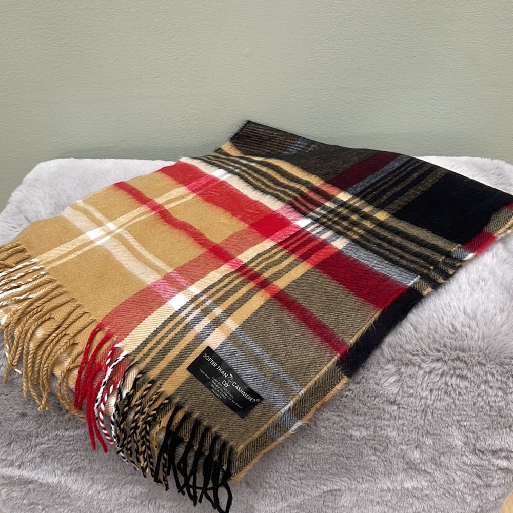 NWOT D&Y Softer Than Cashmere Fringe Scarf